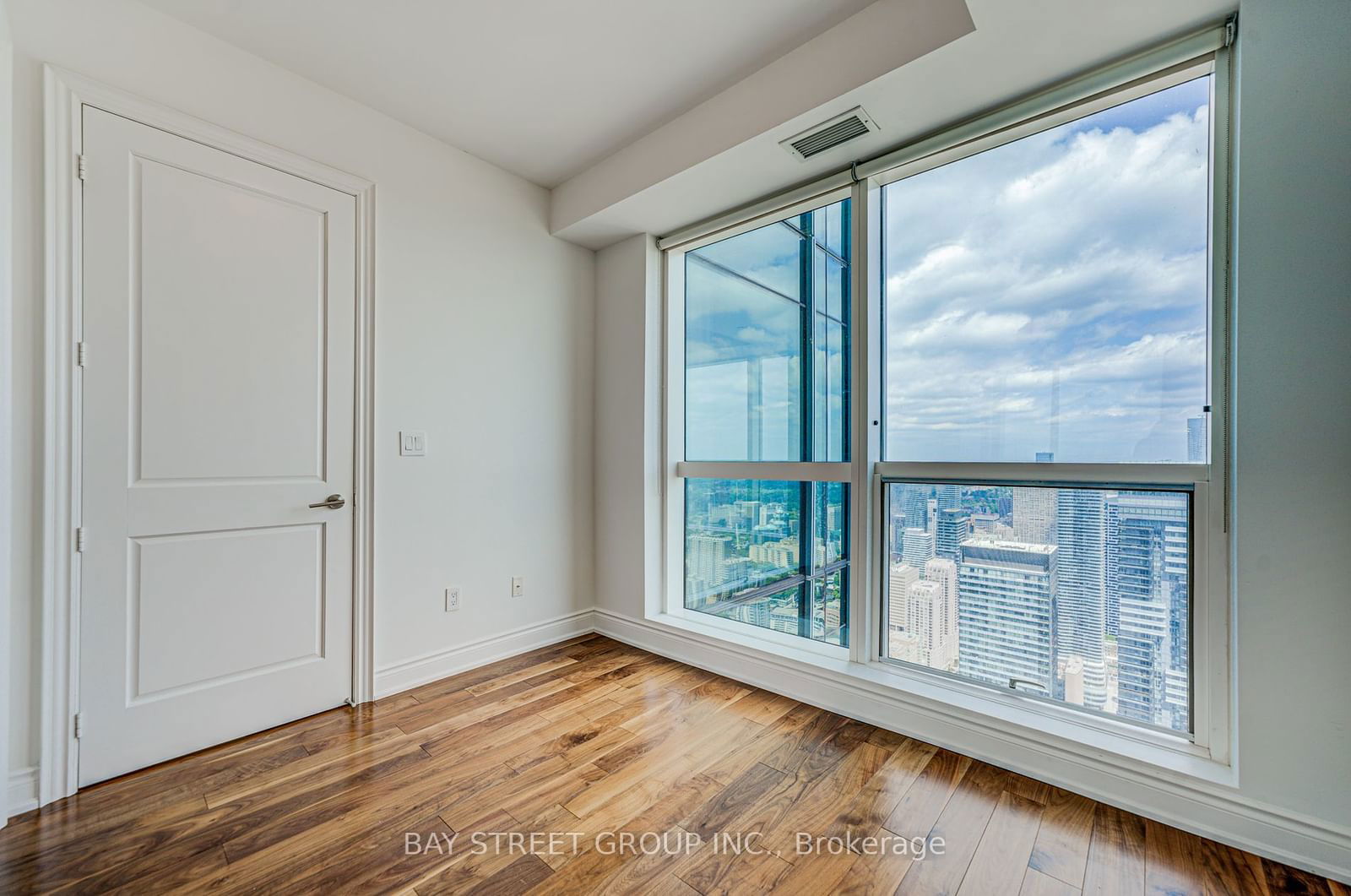 388 Yonge St, unit 6701 for rent - image #14