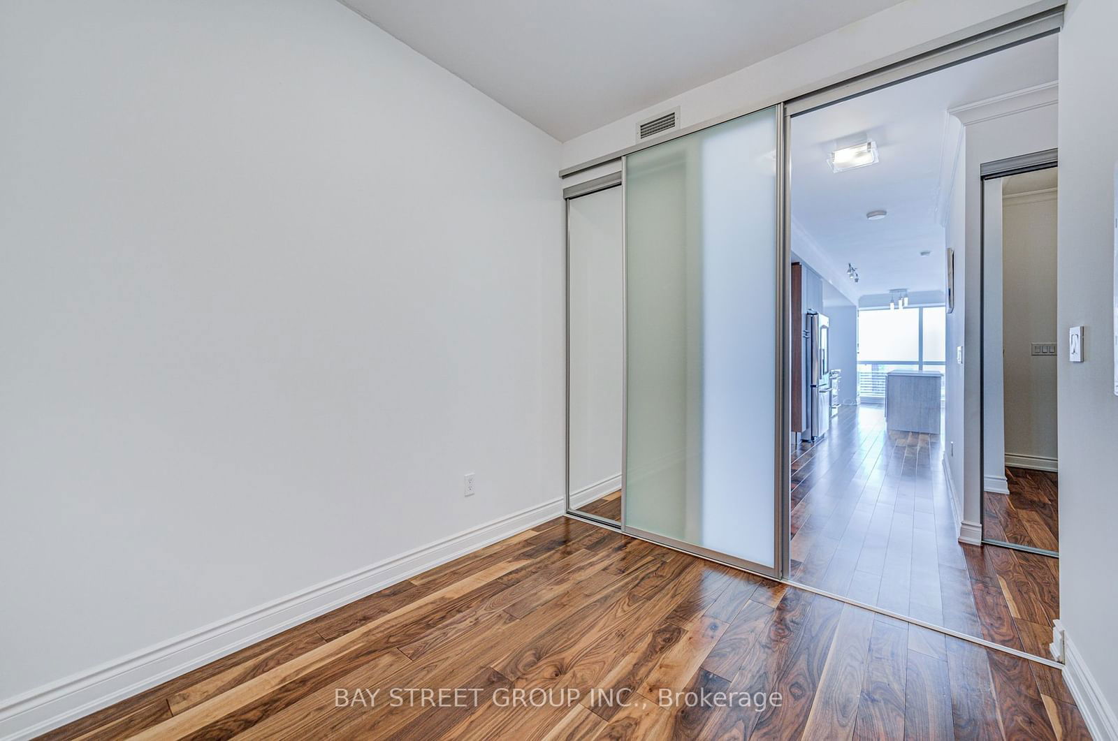 388 Yonge St, unit 6701 for rent - image #4