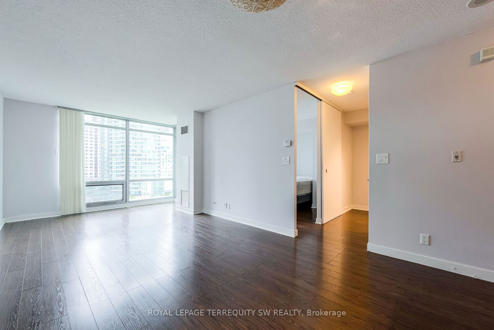 81 Navy Wharf Crt, unit 911 for sale - image #11