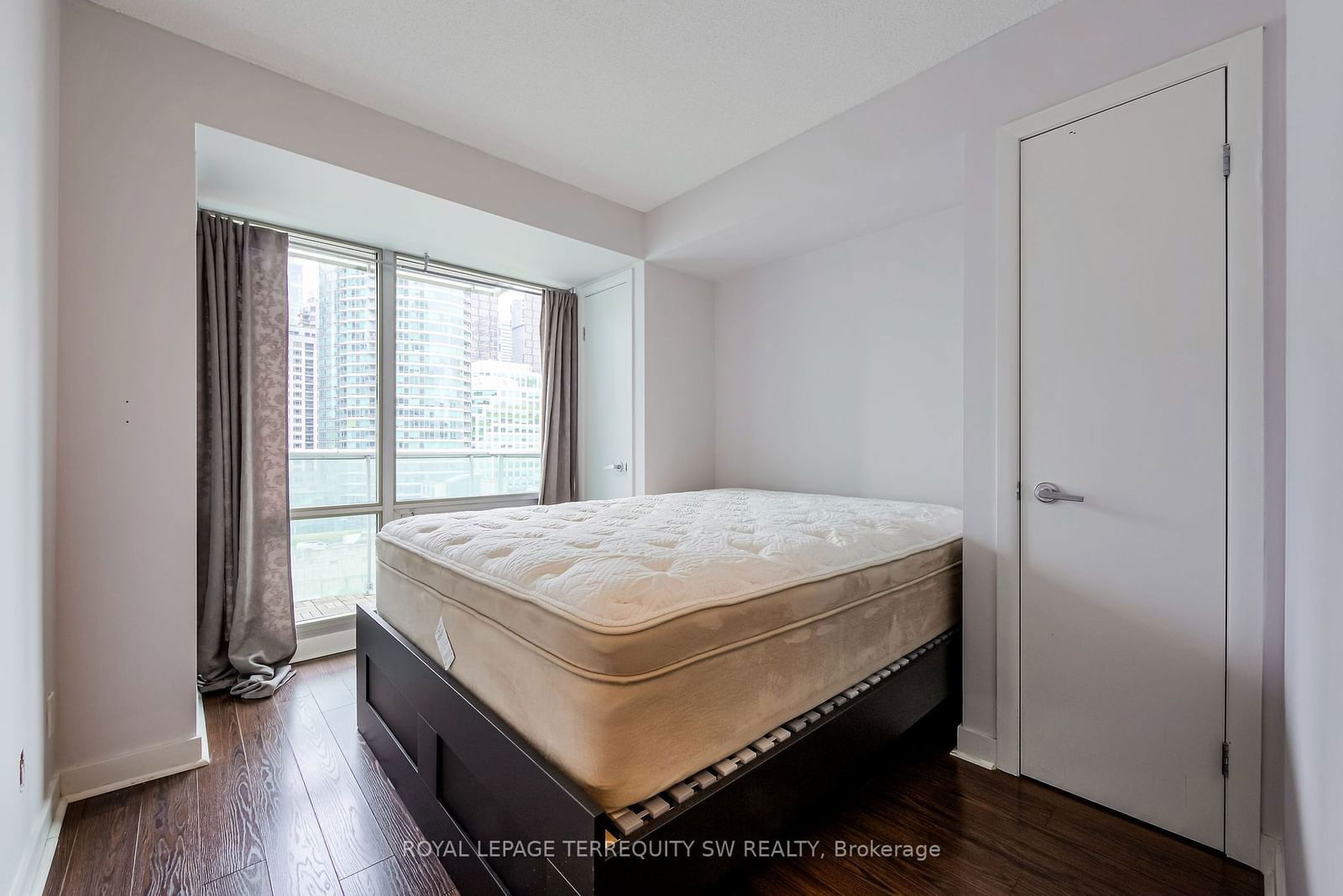 81 Navy Wharf Crt, unit 911 for sale - image #18