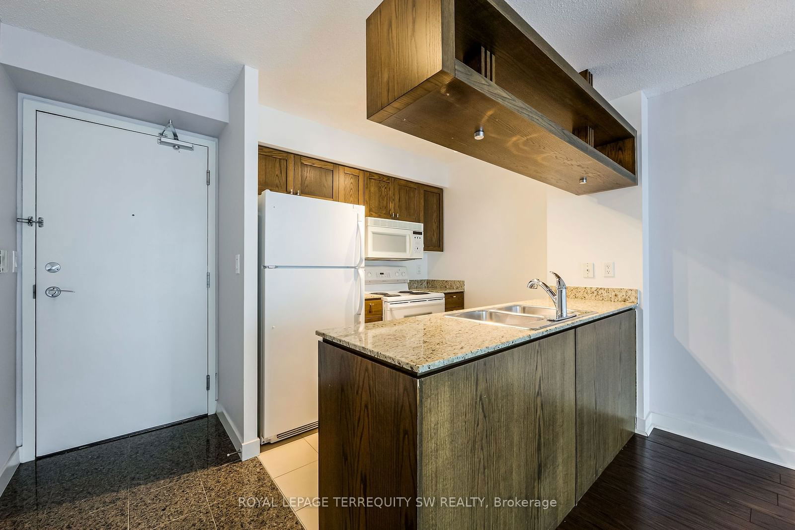 81 Navy Wharf Crt, unit 911 for sale - image #9