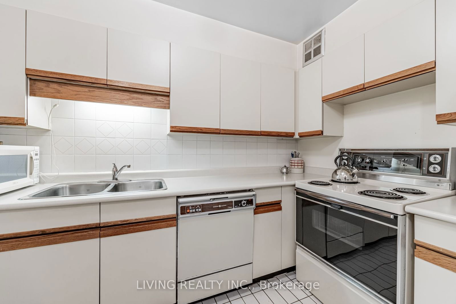 45 Carlton St, unit 1405 for sale - image #1