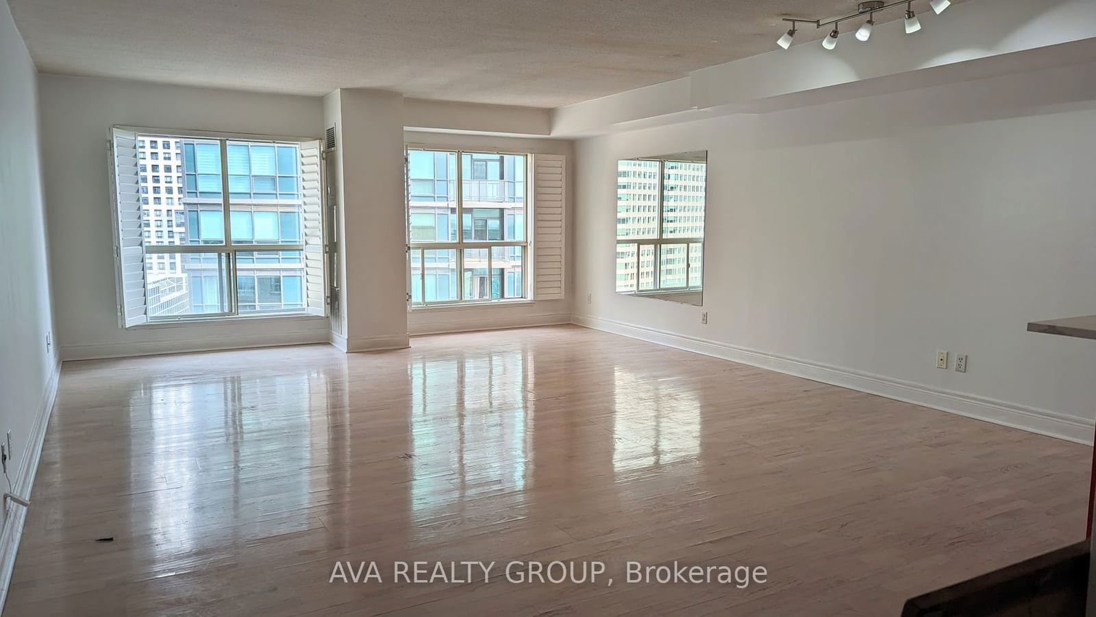 25 THE ESPLANADE St N, unit 2013 for rent - image #12