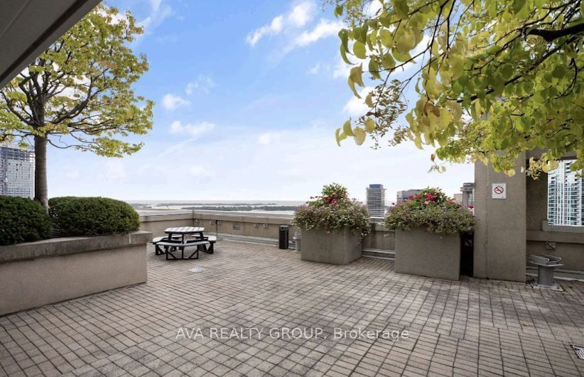 25 THE ESPLANADE St N, unit 2013 for rent - image #31