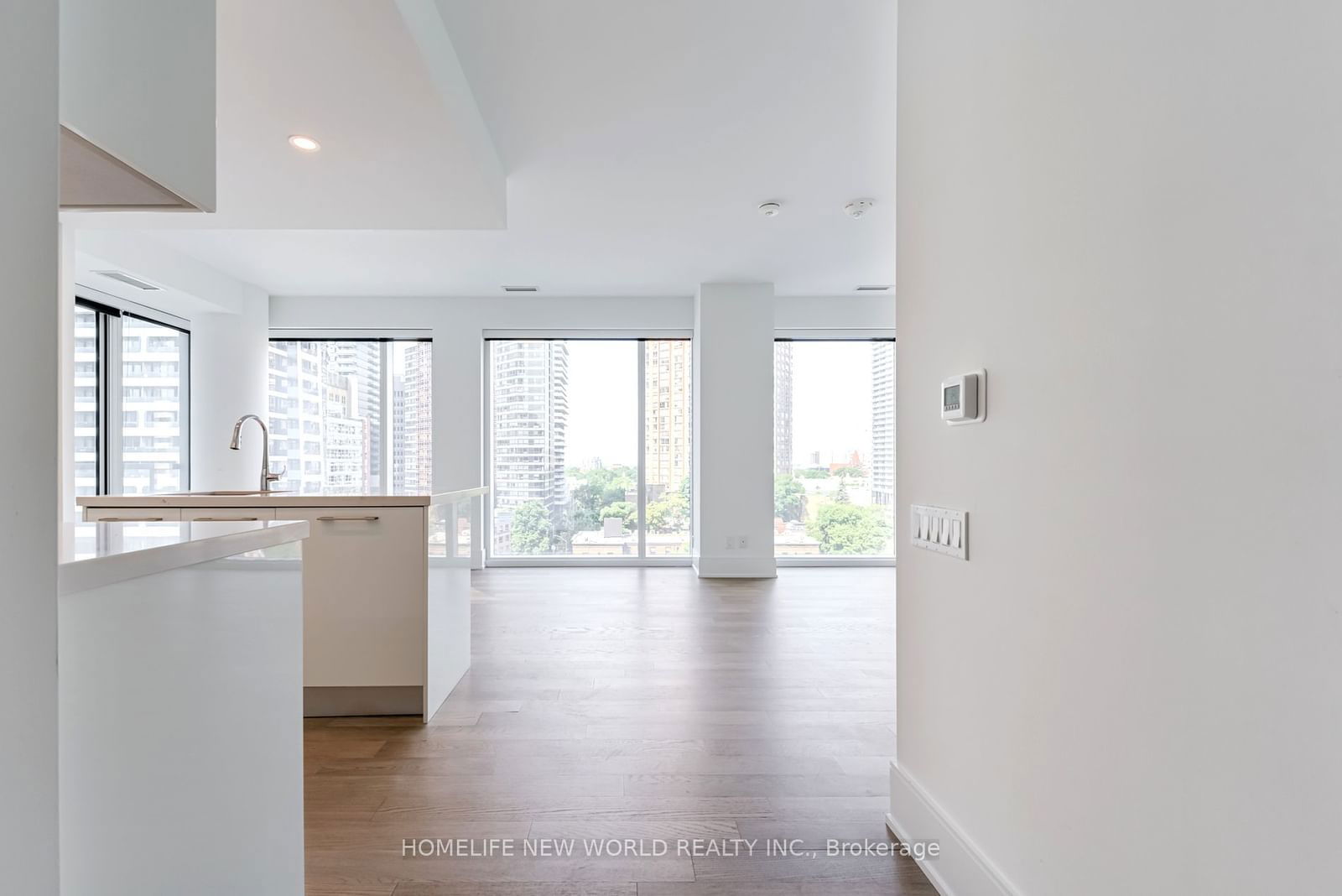 1 Gloucester St, unit 915 for sale