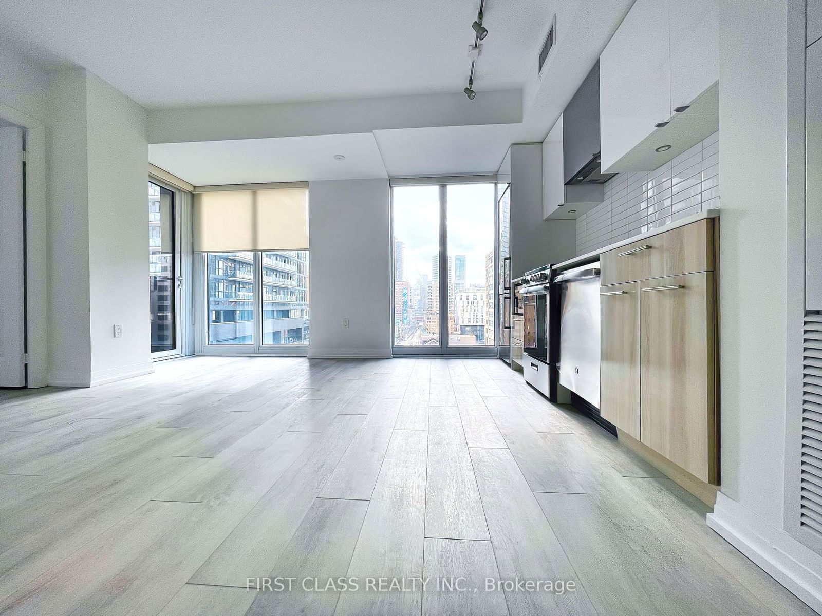 251 Jarvis St, unit 826 for sale