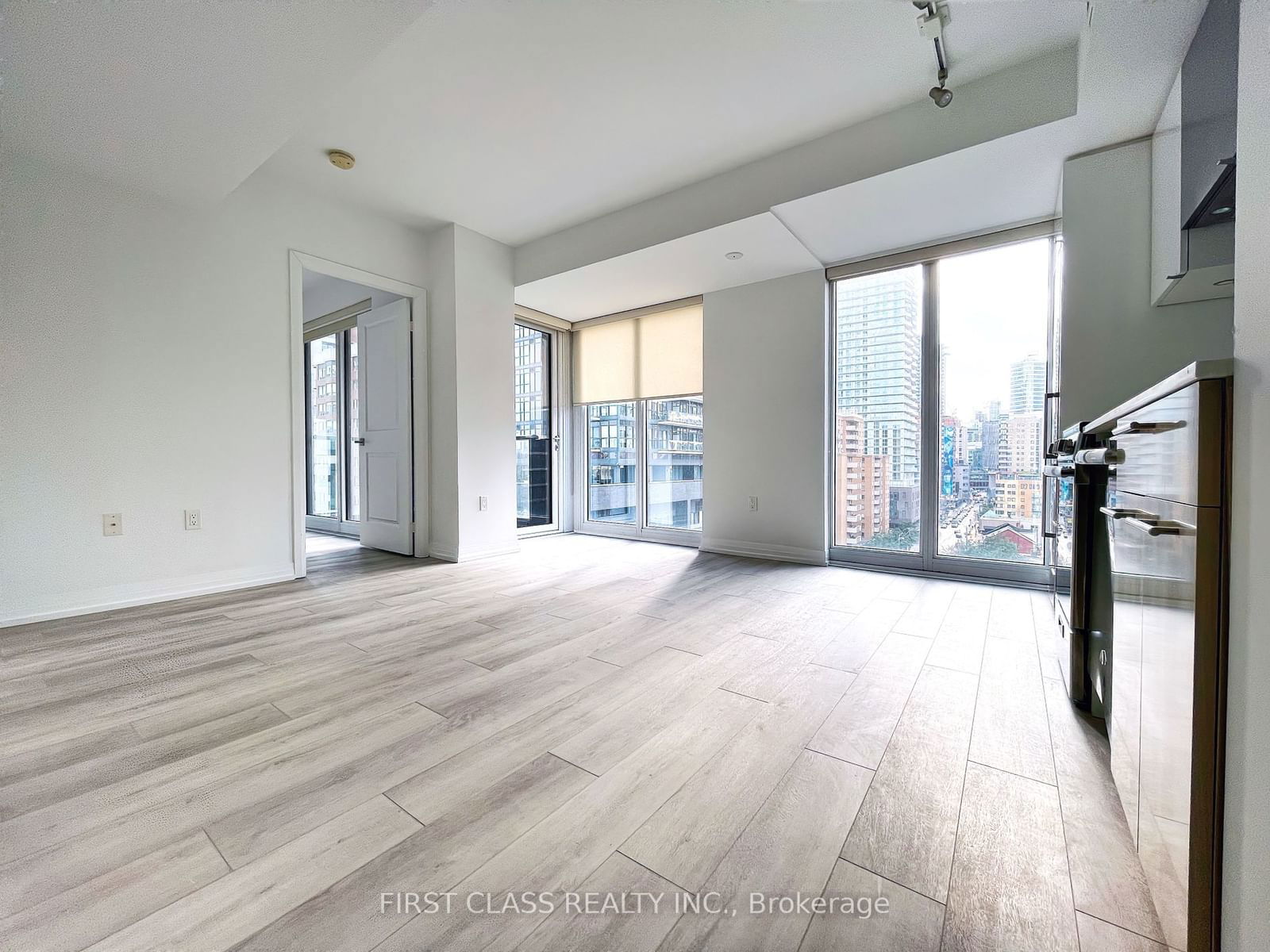 251 Jarvis St, unit 826 for sale