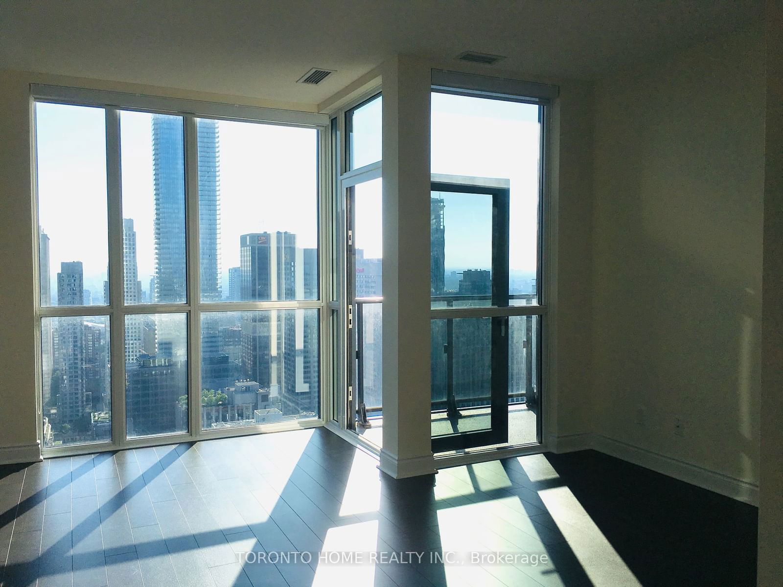 28 Ted Rogers Way, unit PH07 for sale - image #4