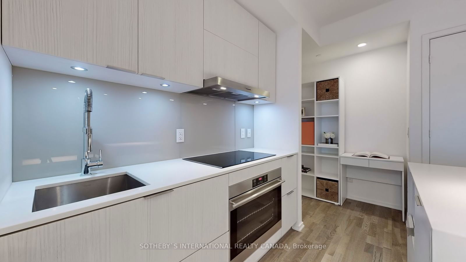 1 Bloor St E, unit 911 for sale