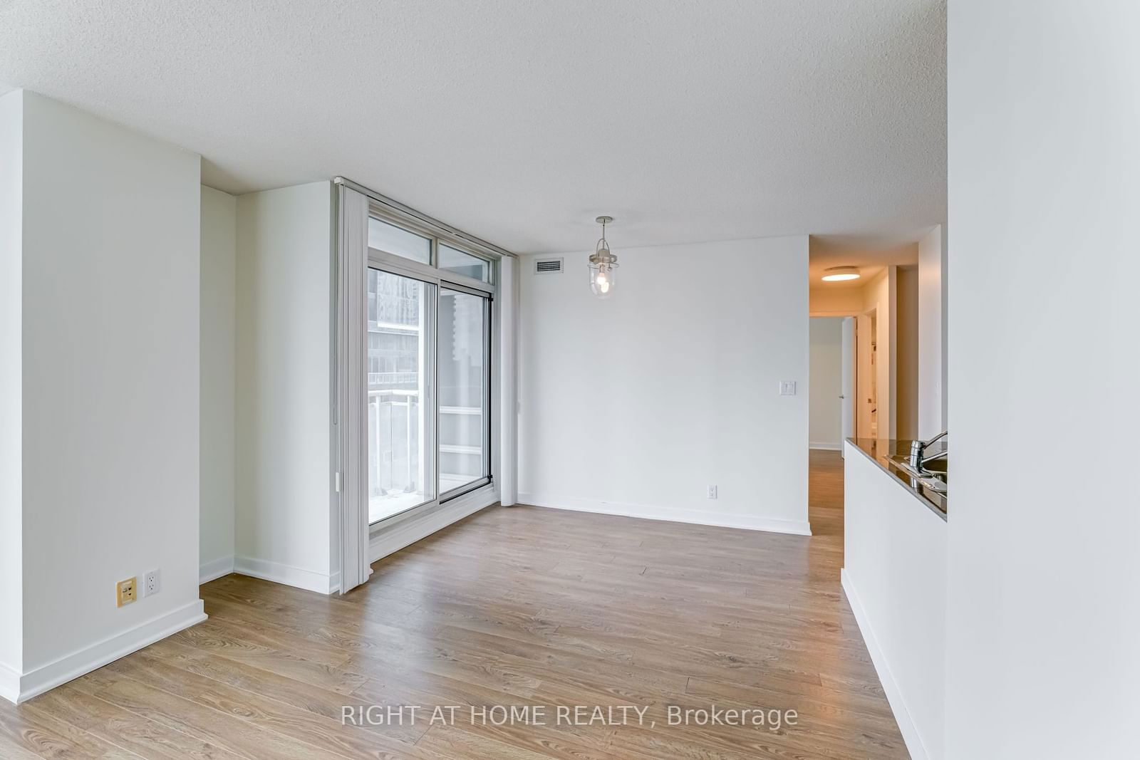 397 Front St W, unit 1103 for rent