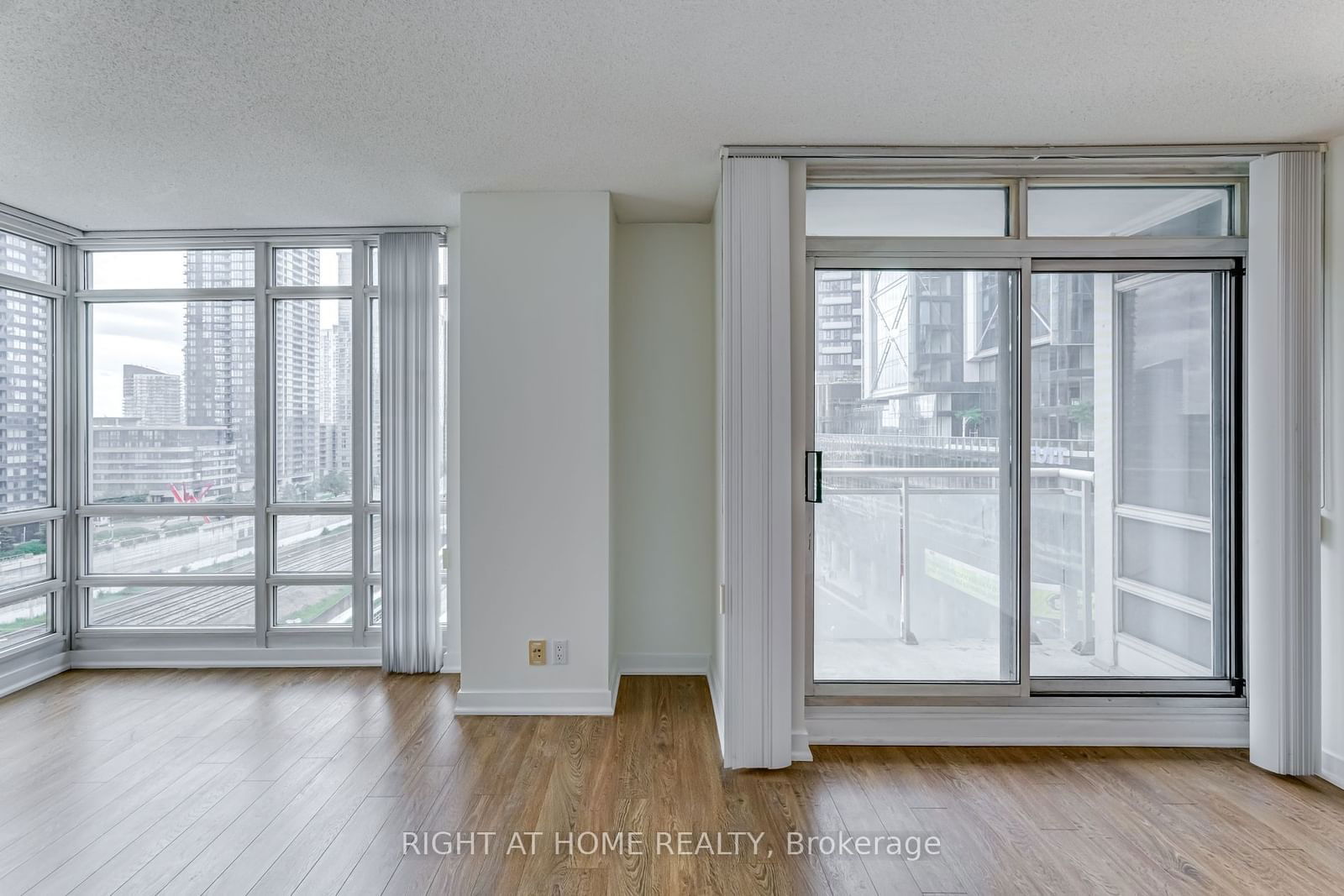 397 Front St W, unit 1103 for rent