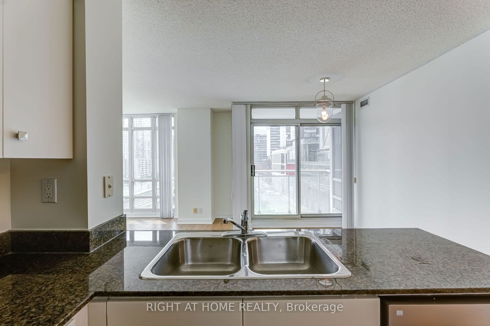 397 Front St W, unit 1103 for rent