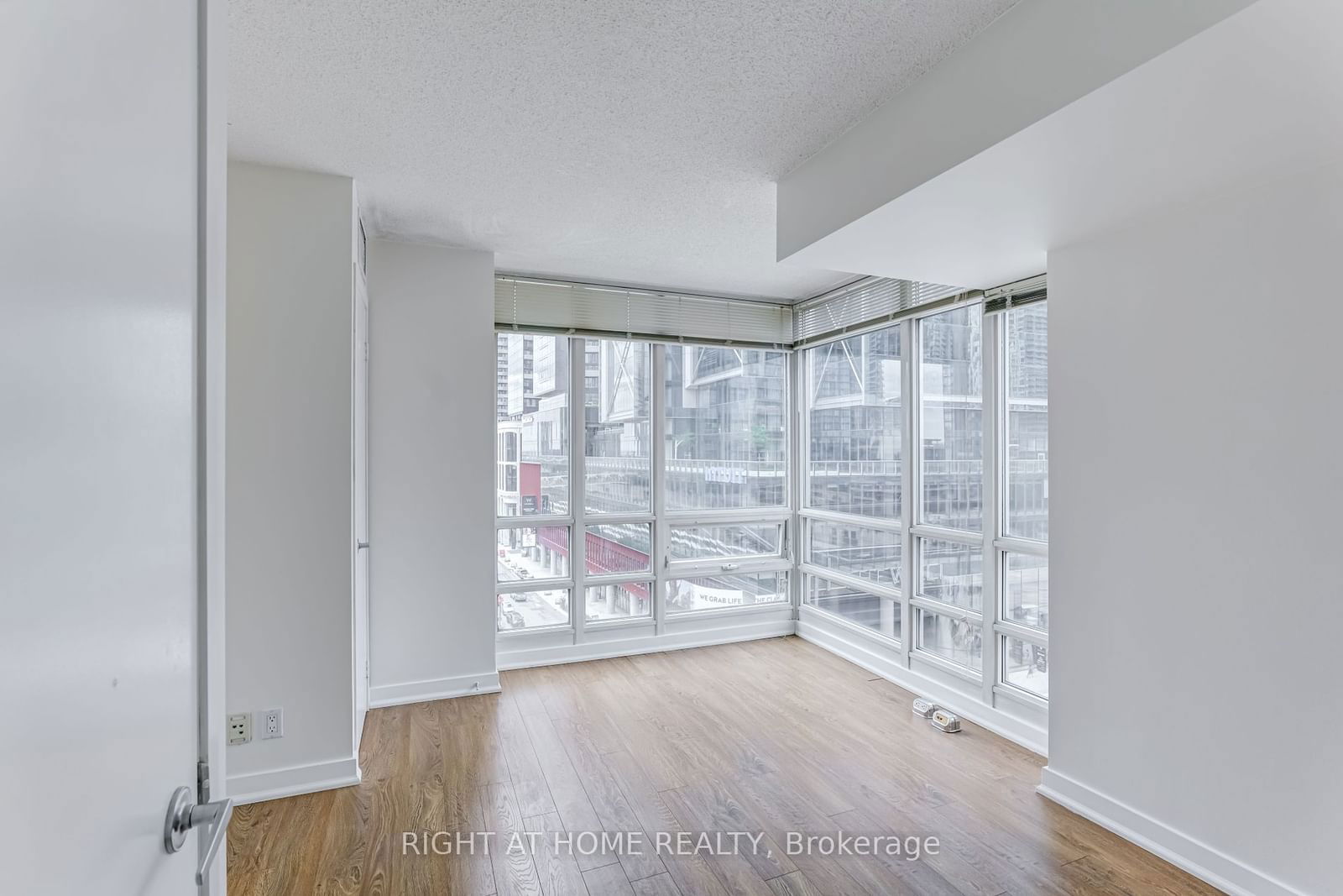 397 Front St W, unit 1103 for rent