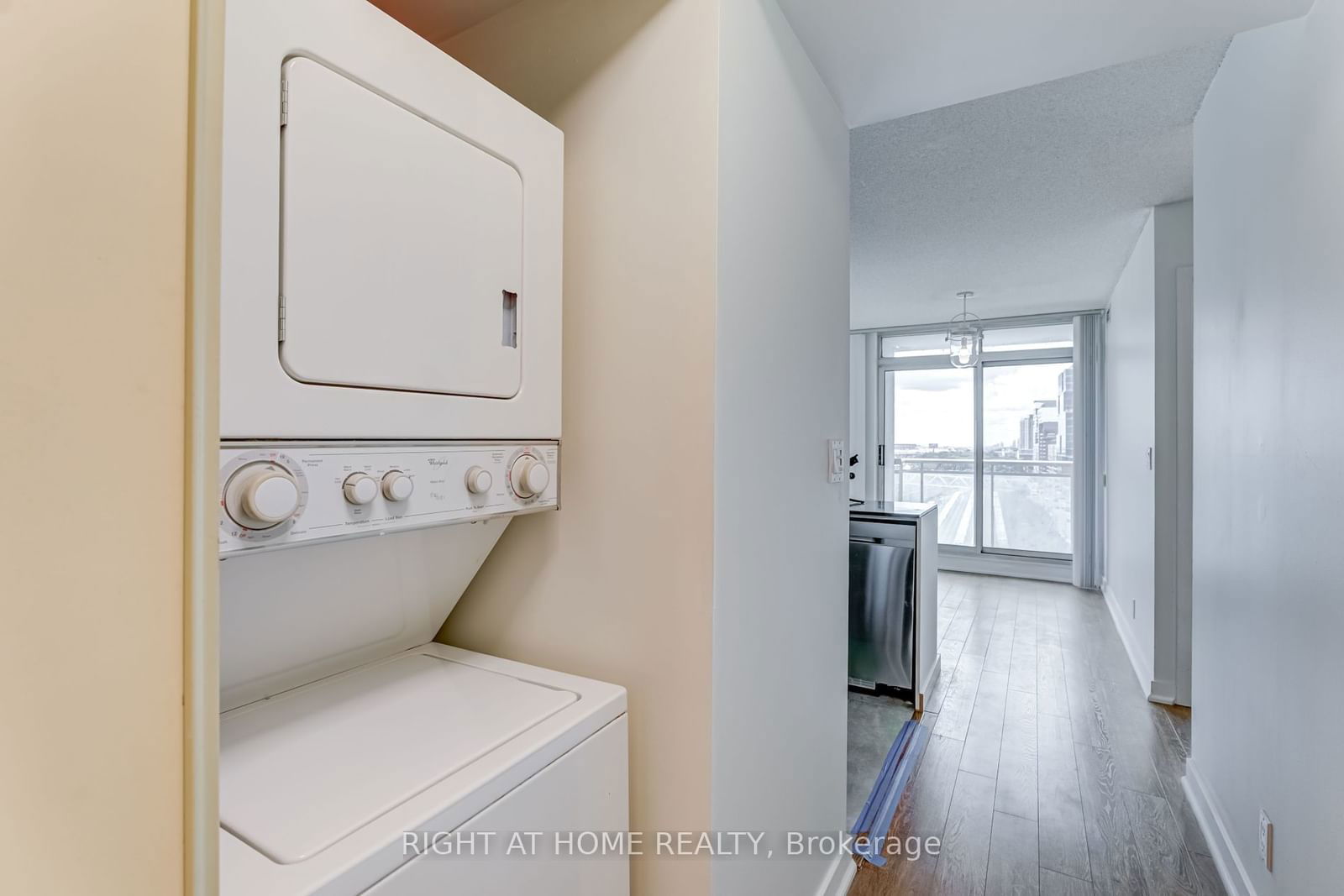 397 Front St W, unit 1103 for rent