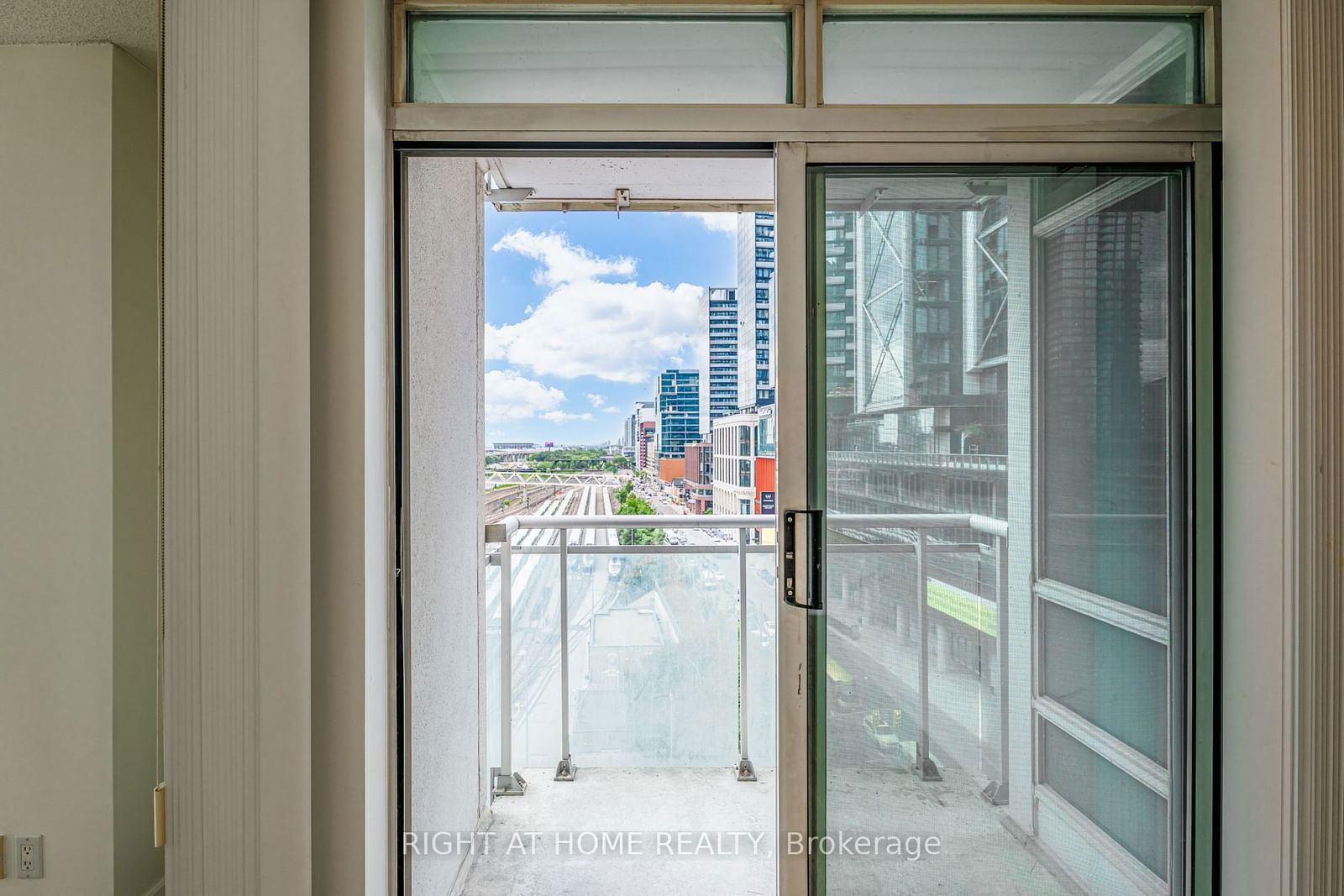 397 Front St W, unit 1103 for rent - image #30