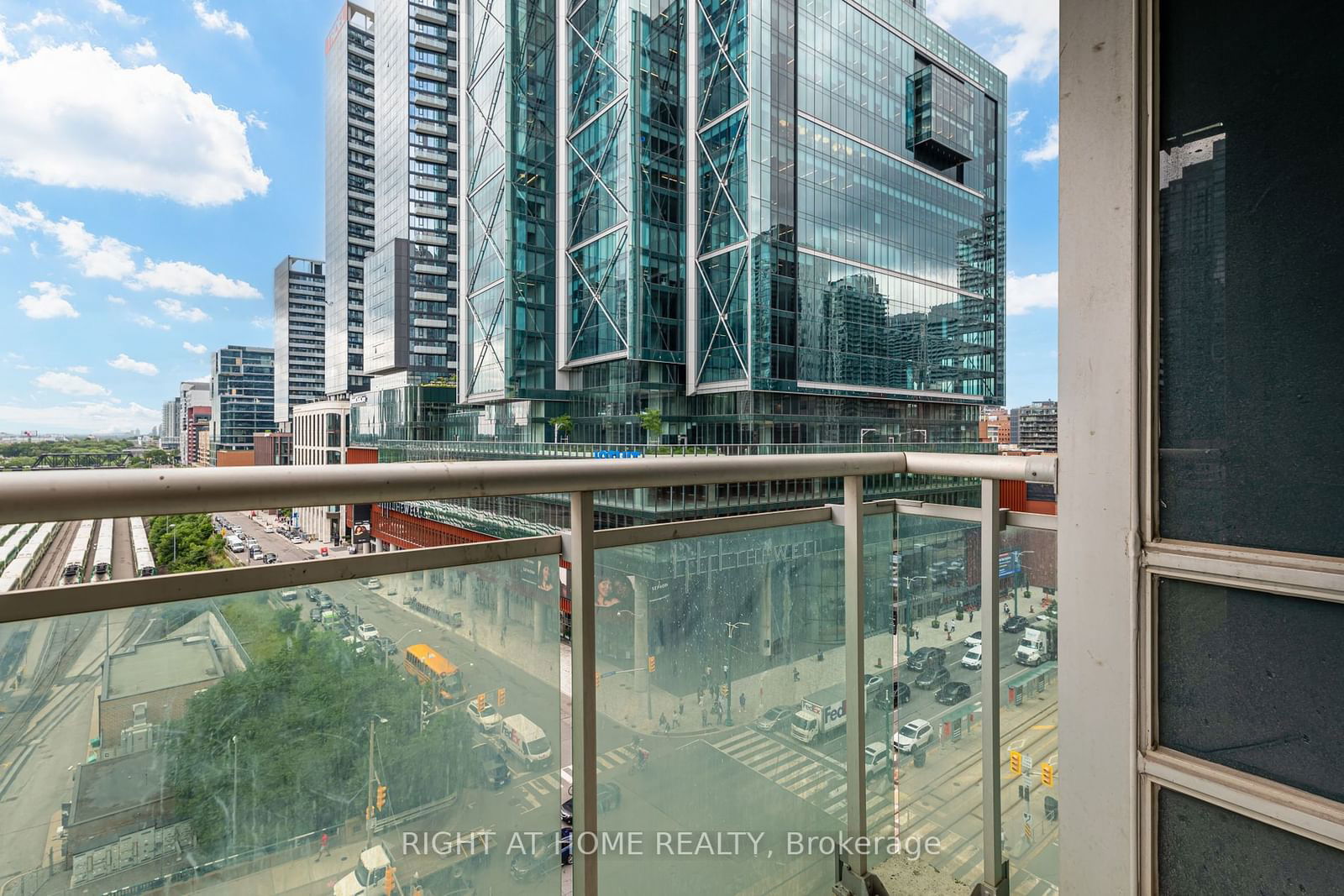 397 Front St W, unit 1103 for rent - image #31