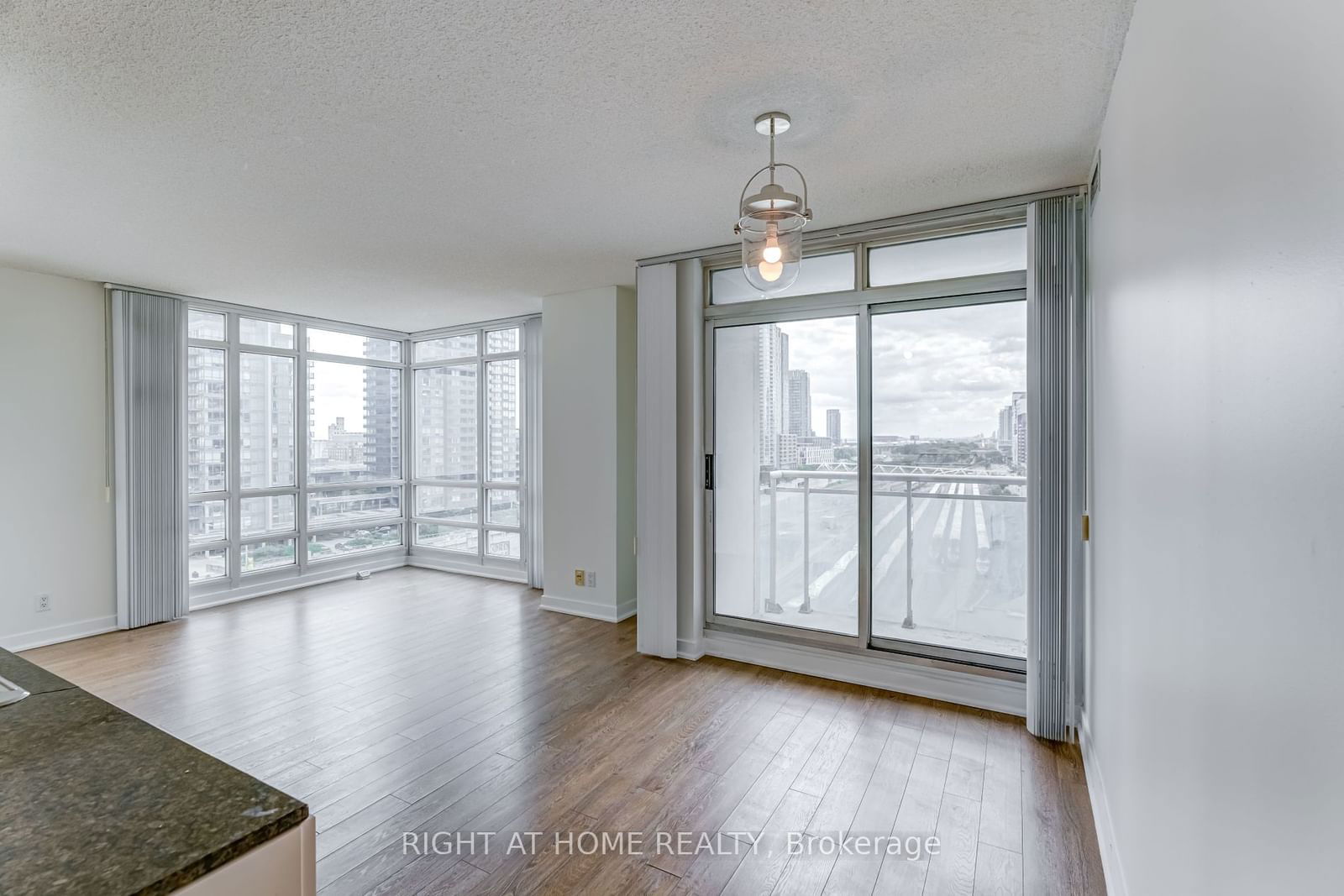 397 Front St W, unit 1103 for rent - image #8