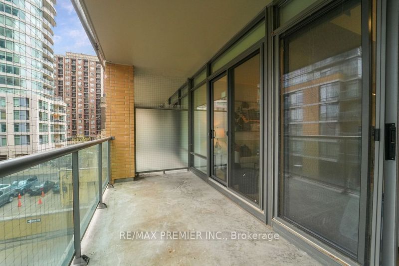 18 Yorkville Ave, unit 310 for rent - image #13