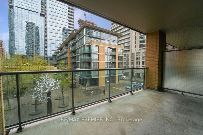 18 Yorkville Ave, unit 310 for rent - image #14