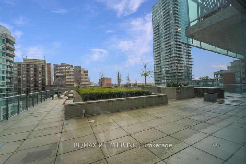 18 Yorkville Ave, unit 310 for rent - image #2