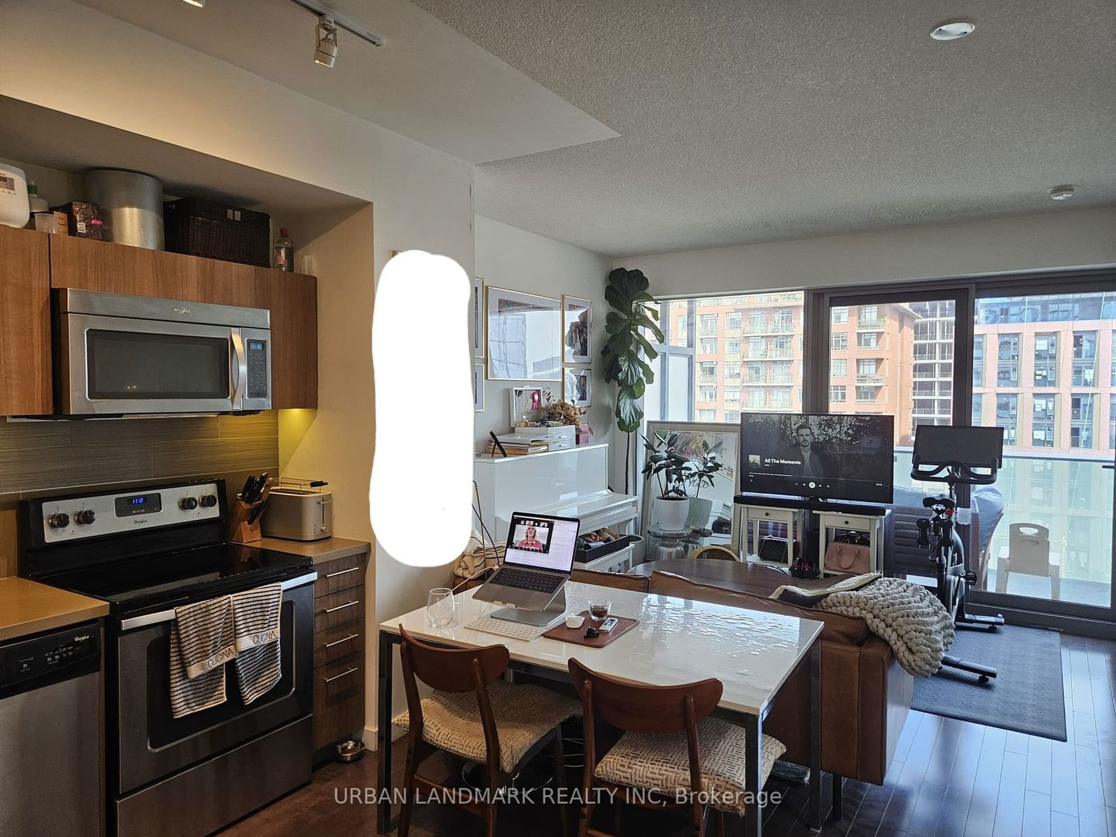 390 Cherry St, unit 704 for rent - image #2