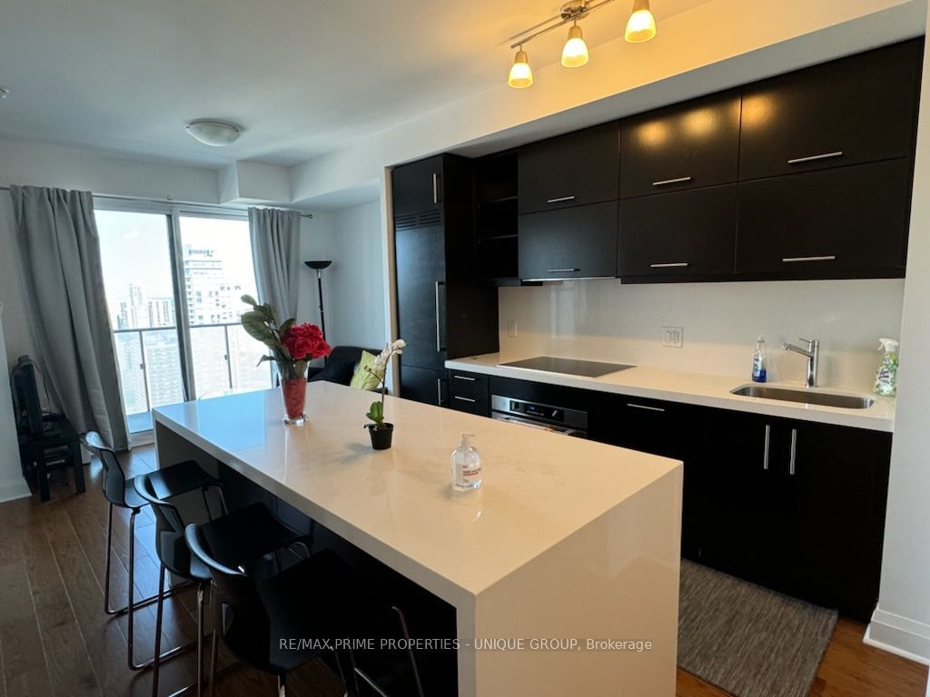 1080 Bay St, unit 3001 for sale - image #3