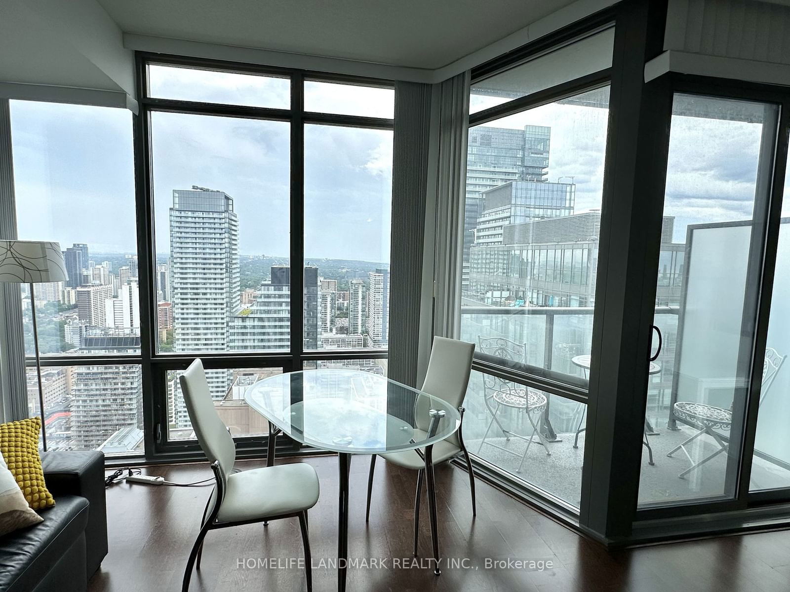 832 Bay St, unit 4507 for rent - image #5