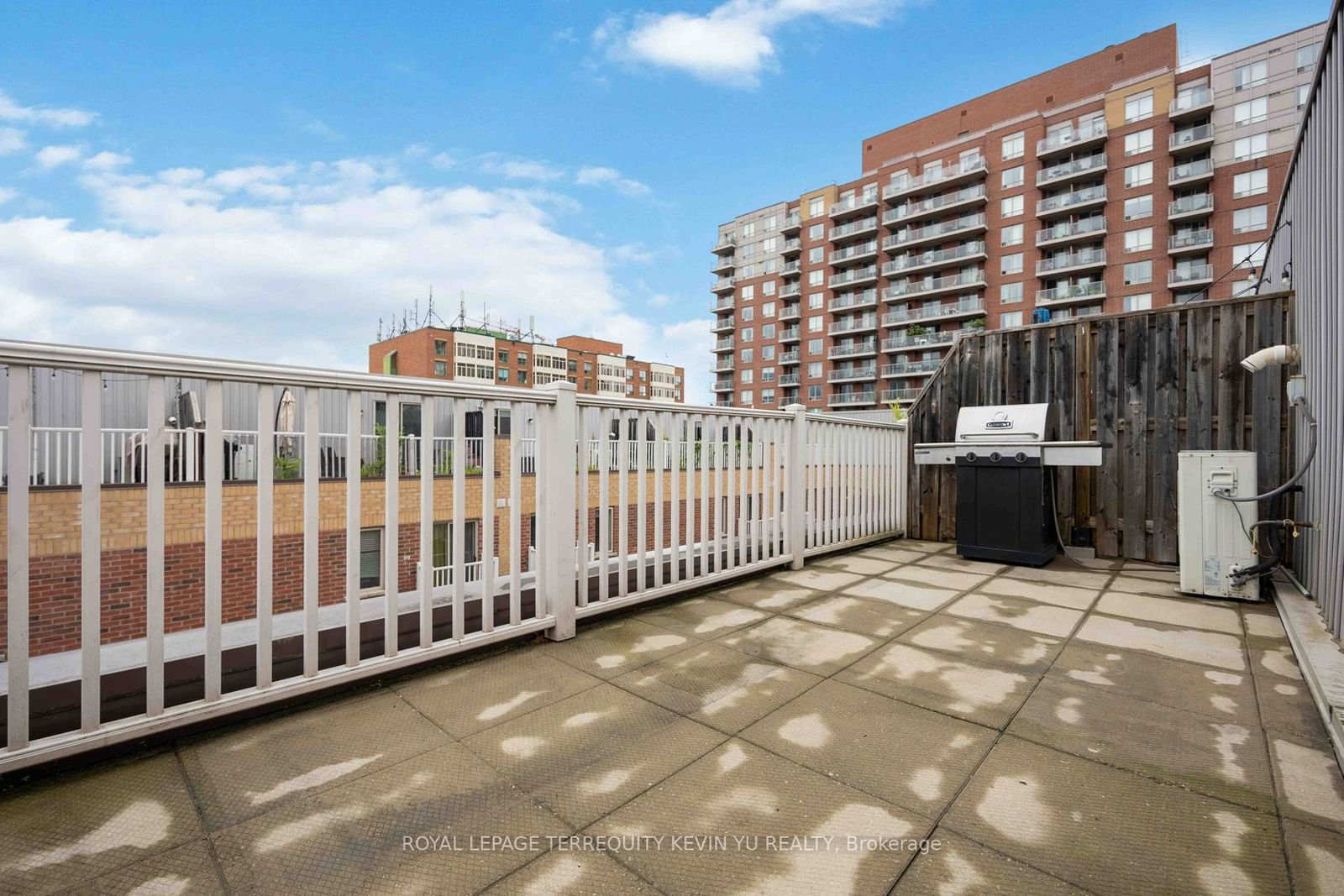 1 Ruttan St, unit 214 for rent - image #30