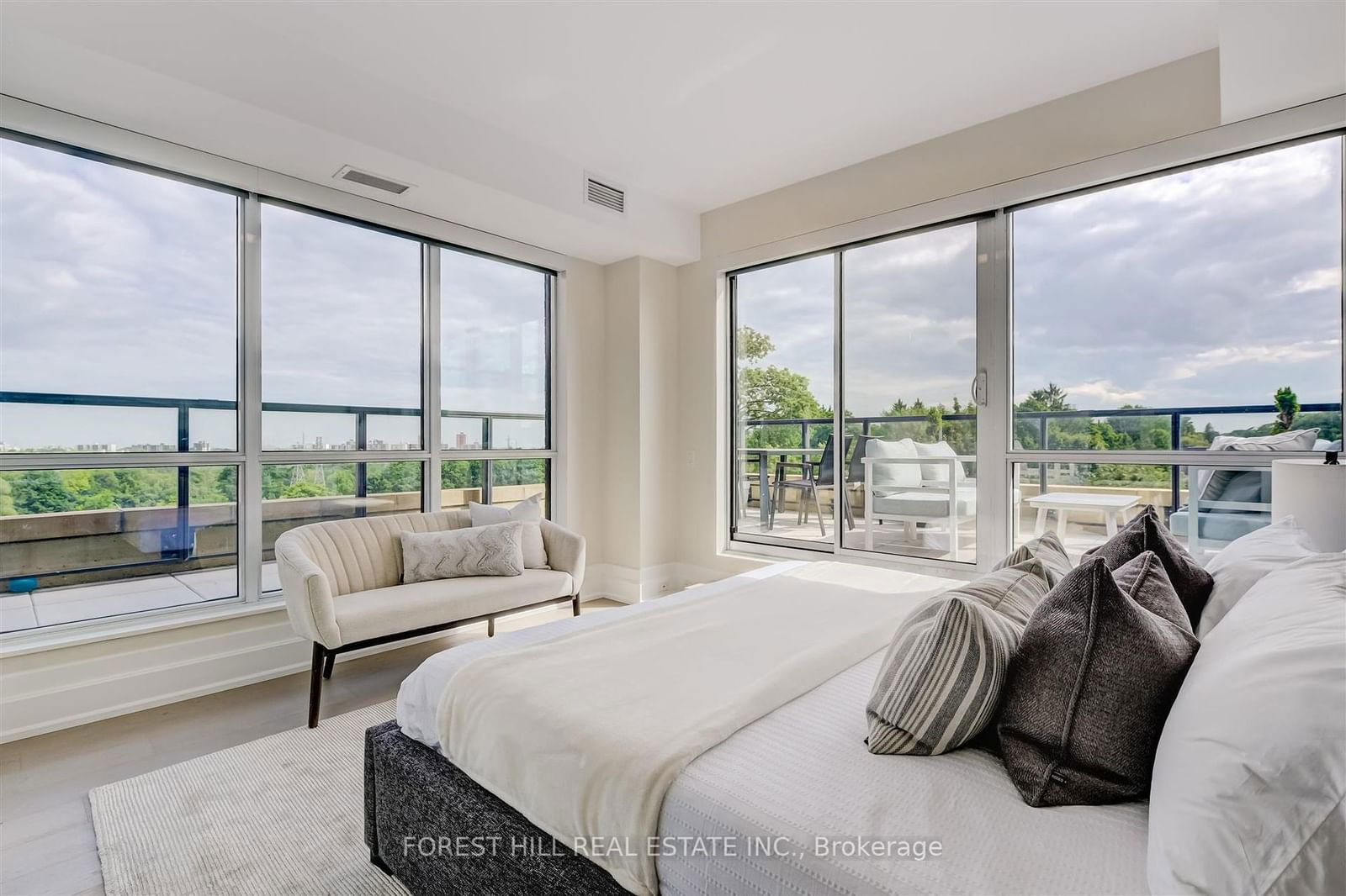 3 Southvale Dr, unit Ph701 for sale - image #12