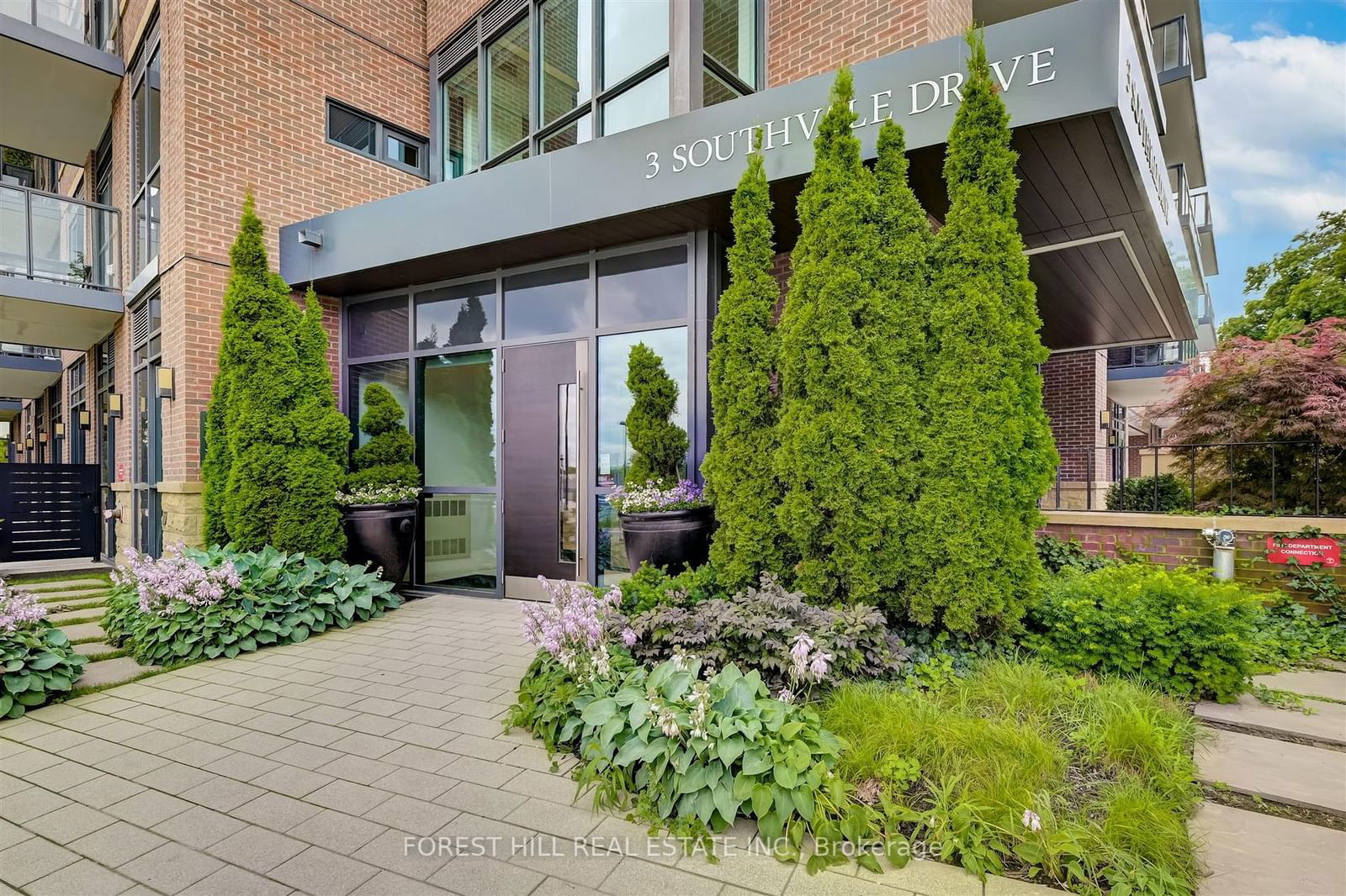 3 Southvale Dr, unit Ph701 for sale - image #2