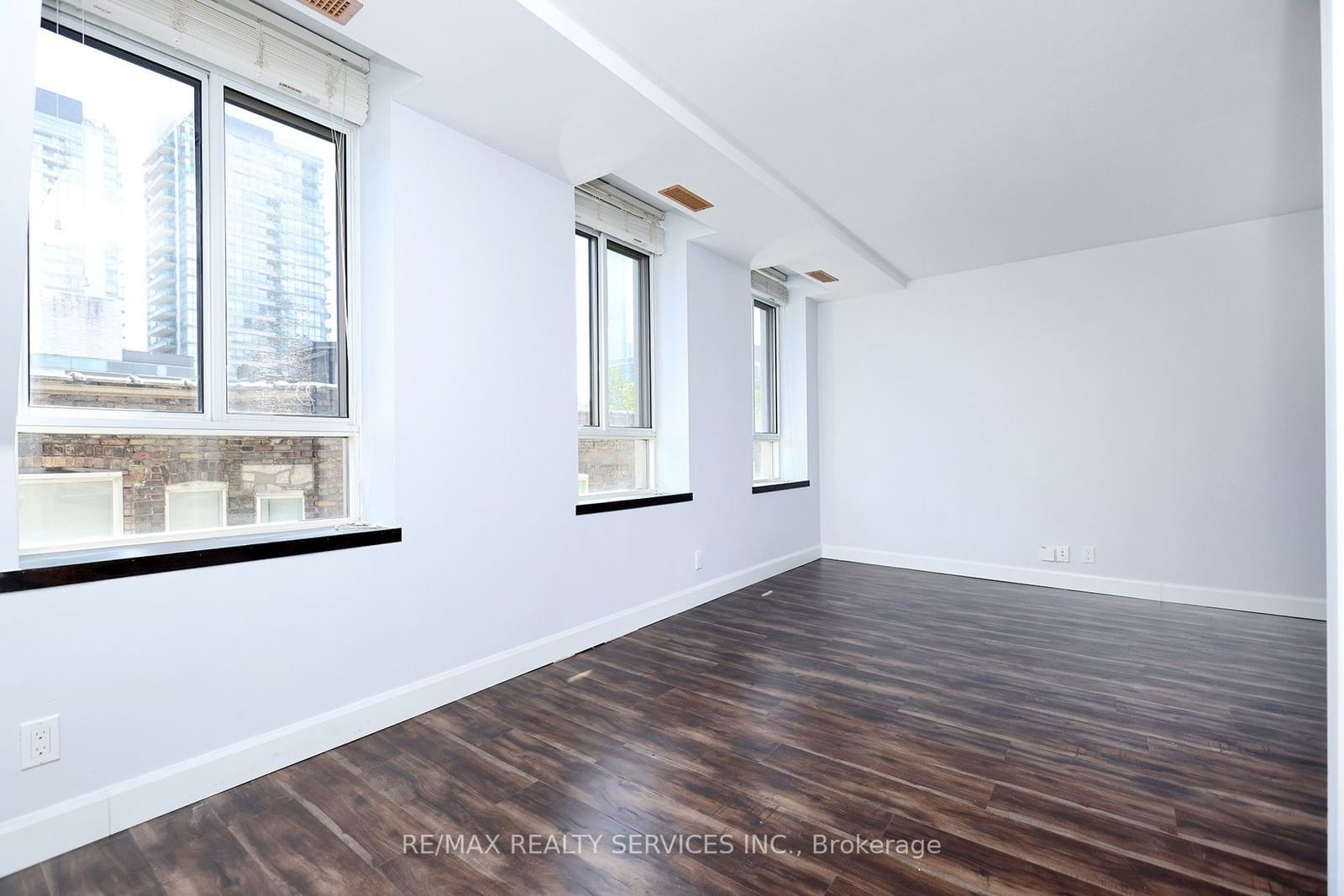 135 Maitland St, unit 504 for sale - image #17