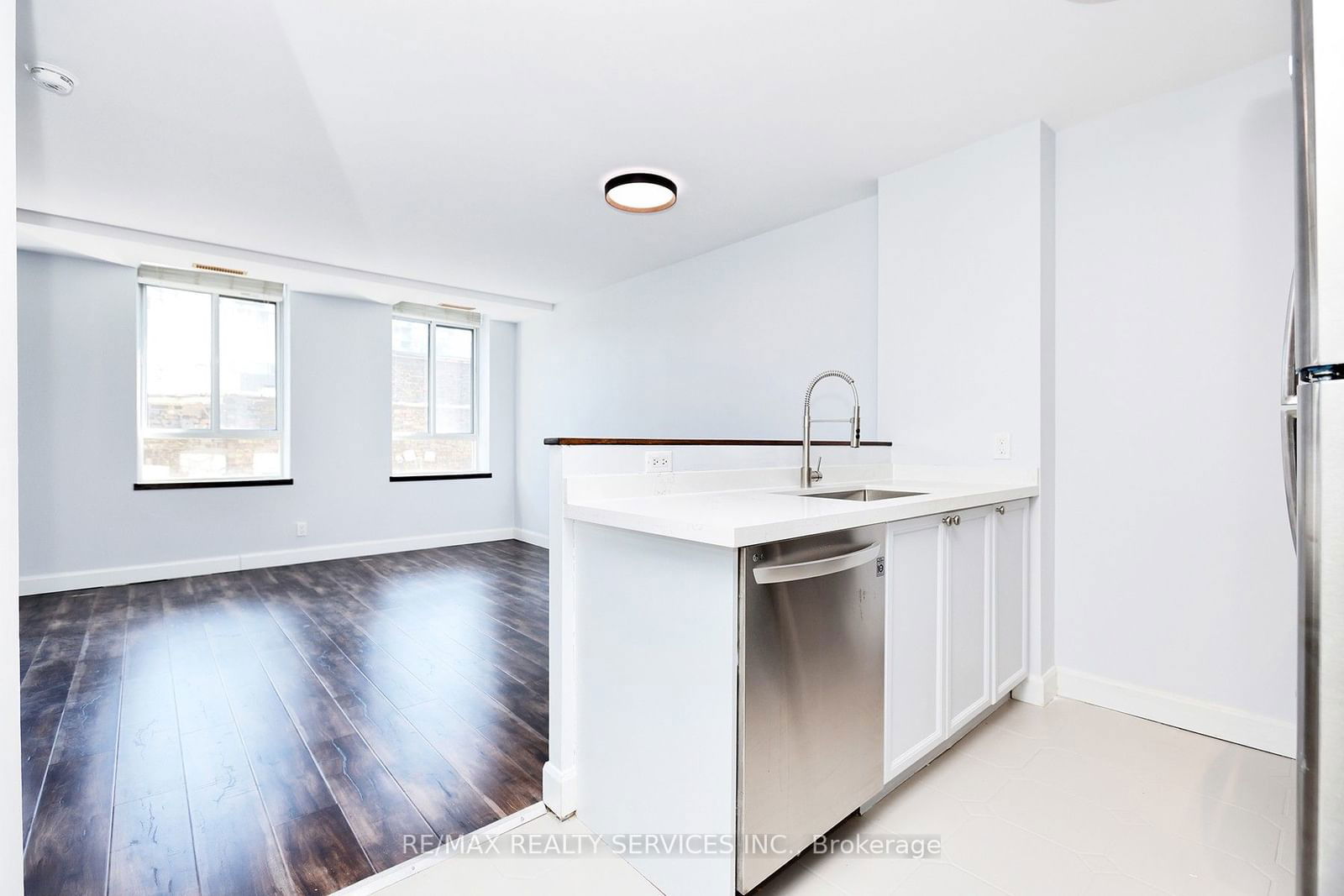 135 Maitland St, unit 504 for sale - image #32