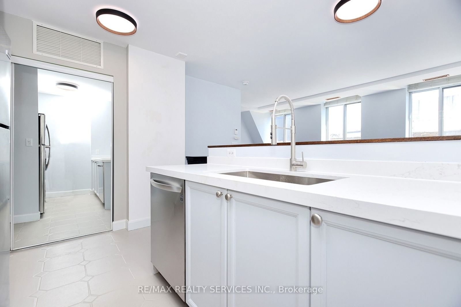 135 Maitland St, unit 504 for sale - image #33