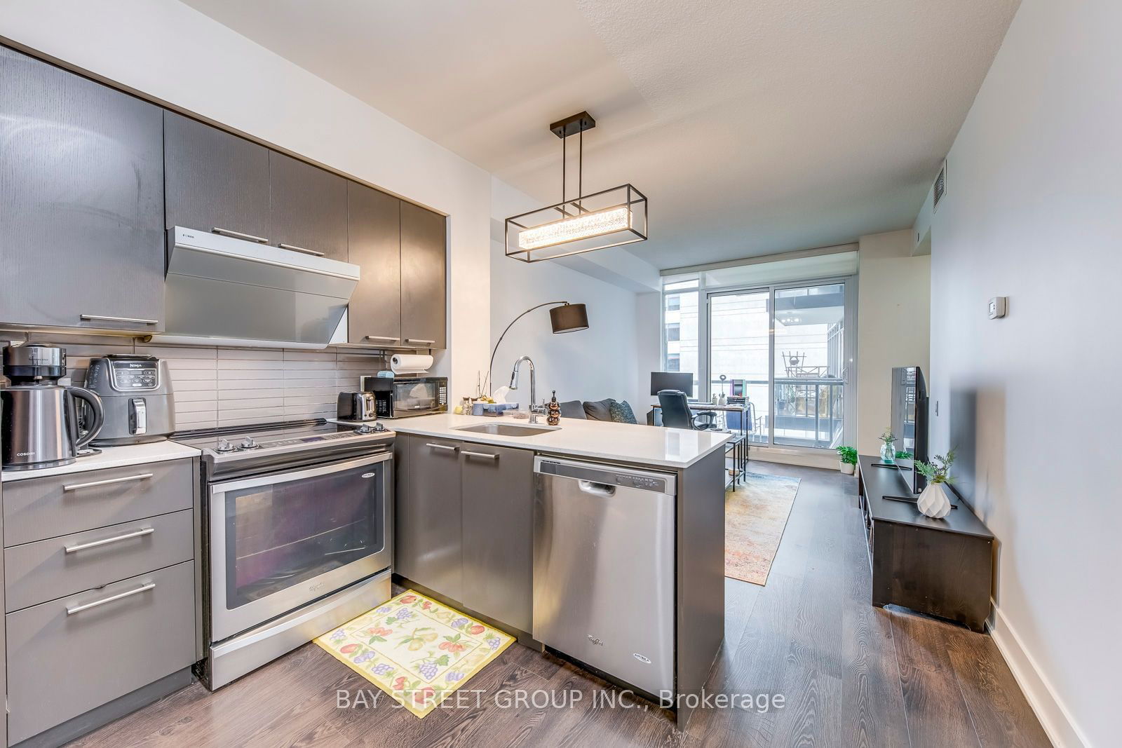 30 Roehampton Ave, unit 407 for sale - image #4