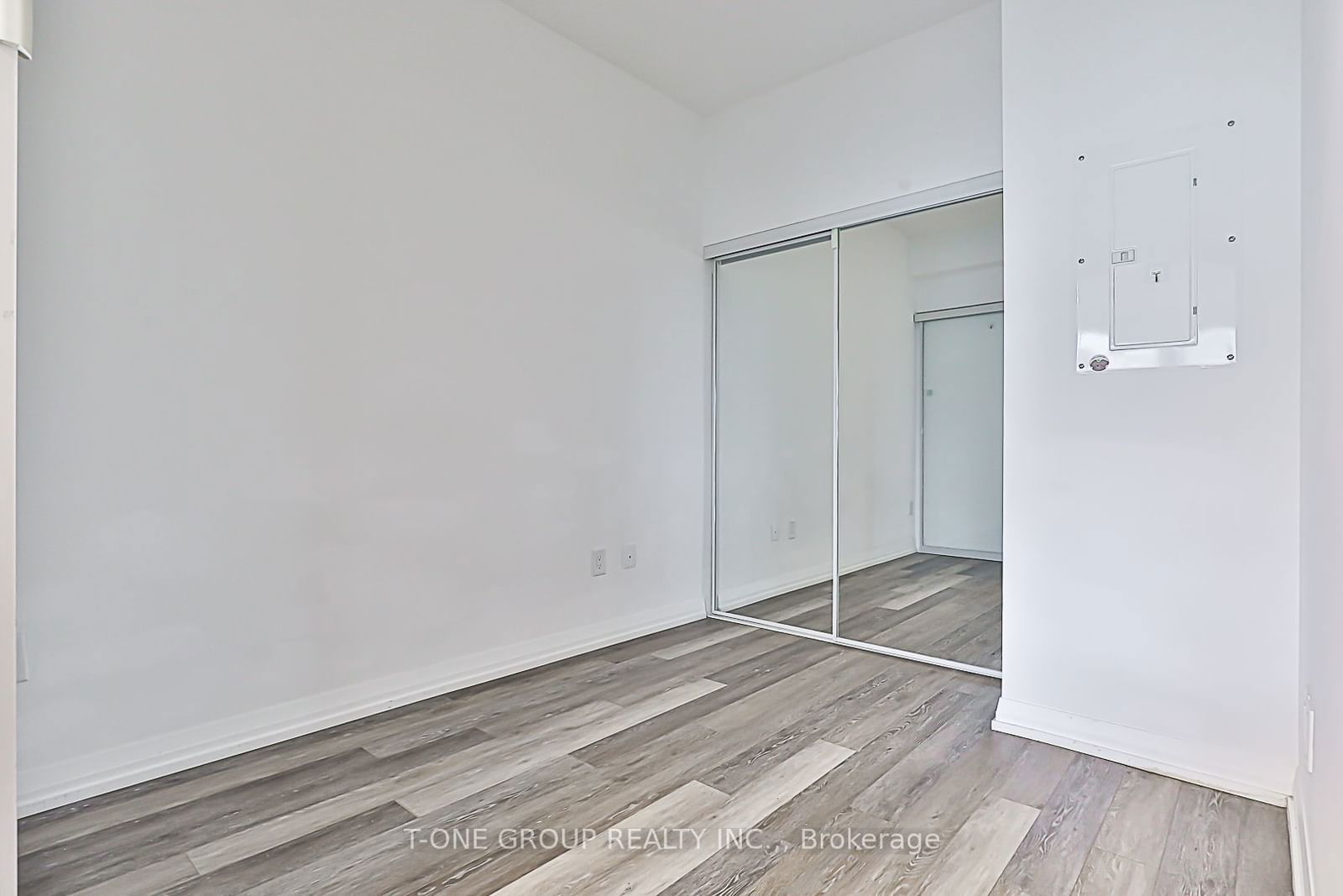 75 Canterbury Pl, unit 1012 for sale