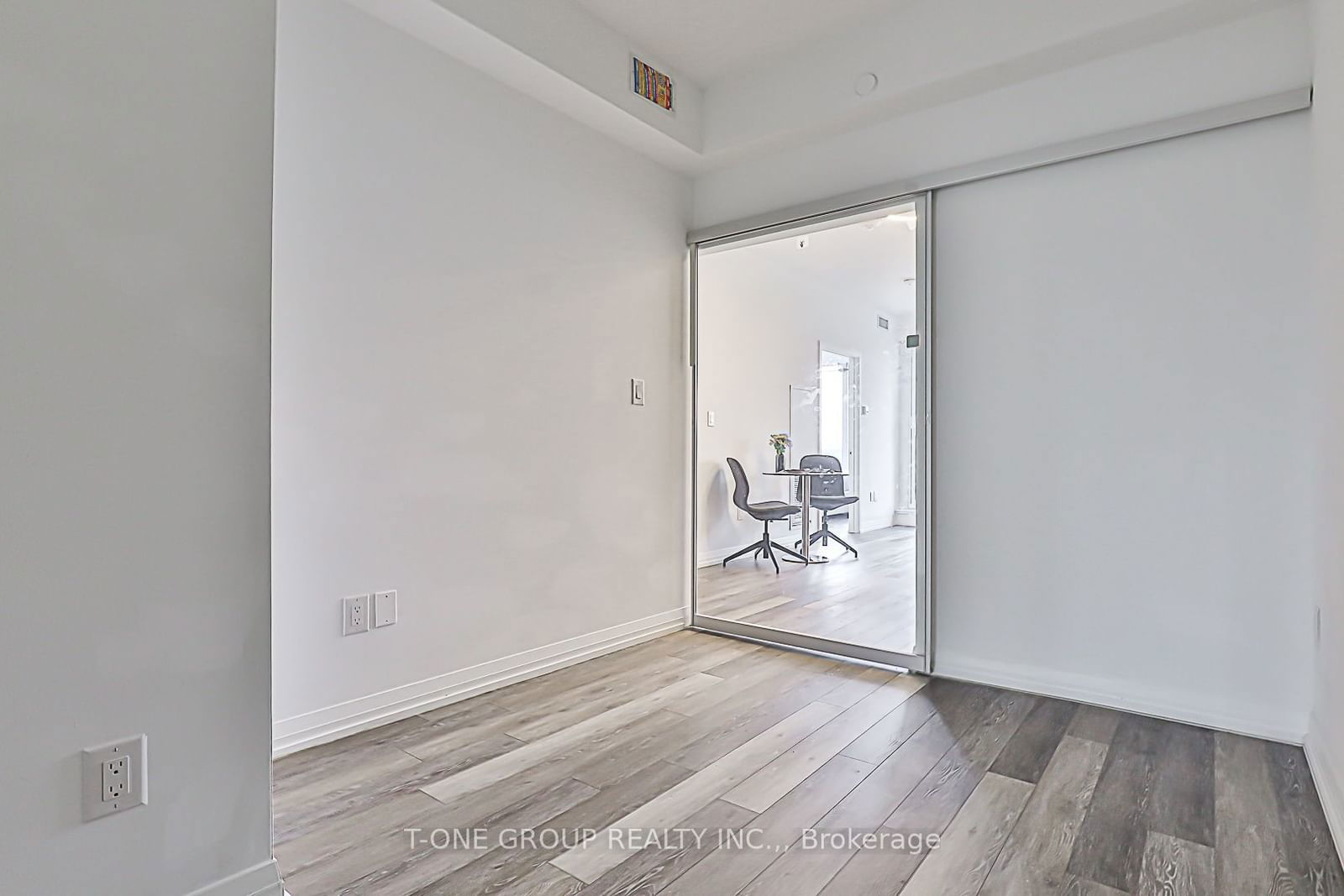 75 Canterbury Pl, unit 1012 for sale