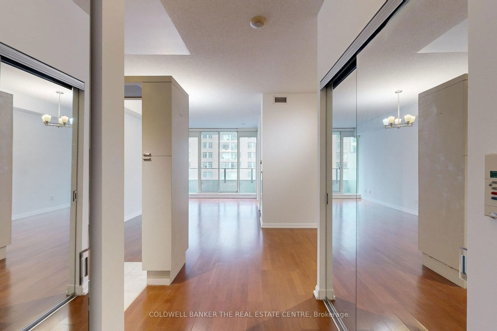 111 Elizabeth St, unit 1118 for rent - image #4