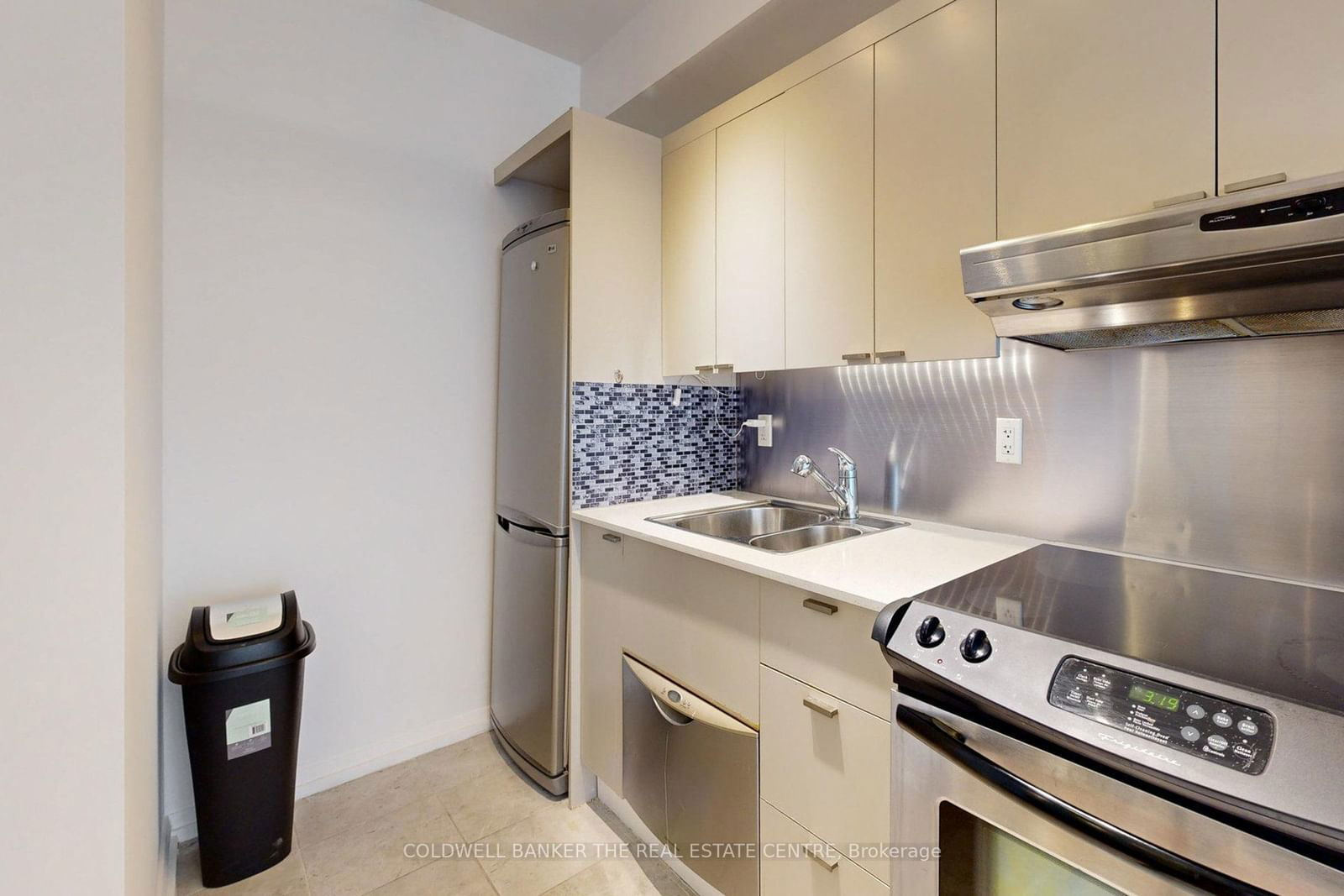 111 Elizabeth St, unit 1118 for rent - image #9