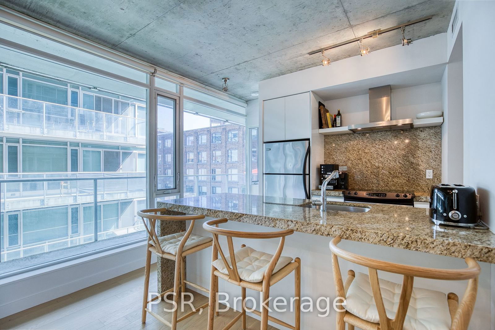 75 Portland St, unit 423 for sale - image #8