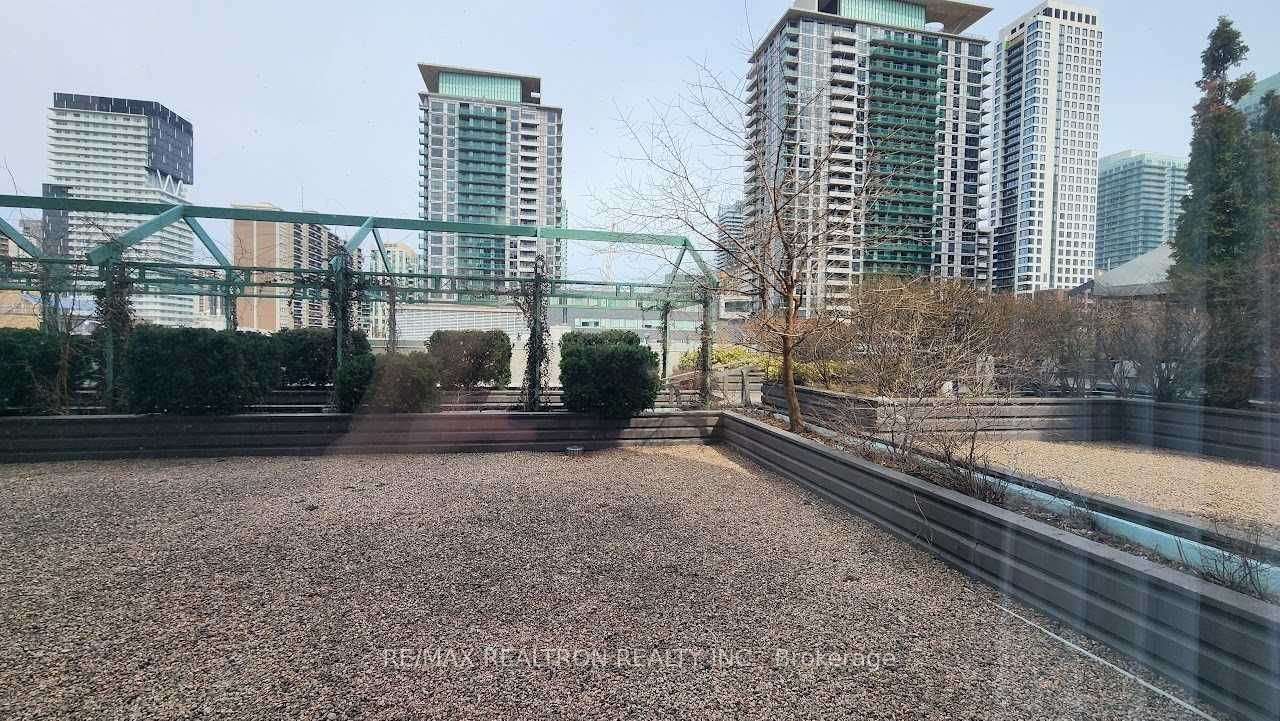 7 Broadway Ave, unit 211 for rent - image #1