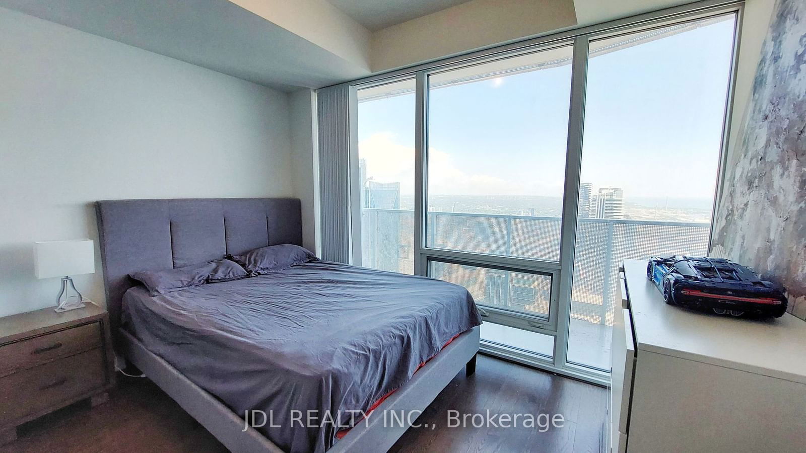 88 Harbour St, unit 7106 for rent