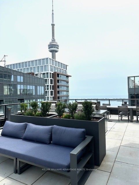 357 King St W, unit 1502 for sale