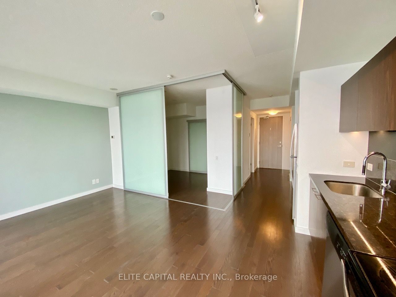 390 Cherry St, unit 405 for rent - image #6