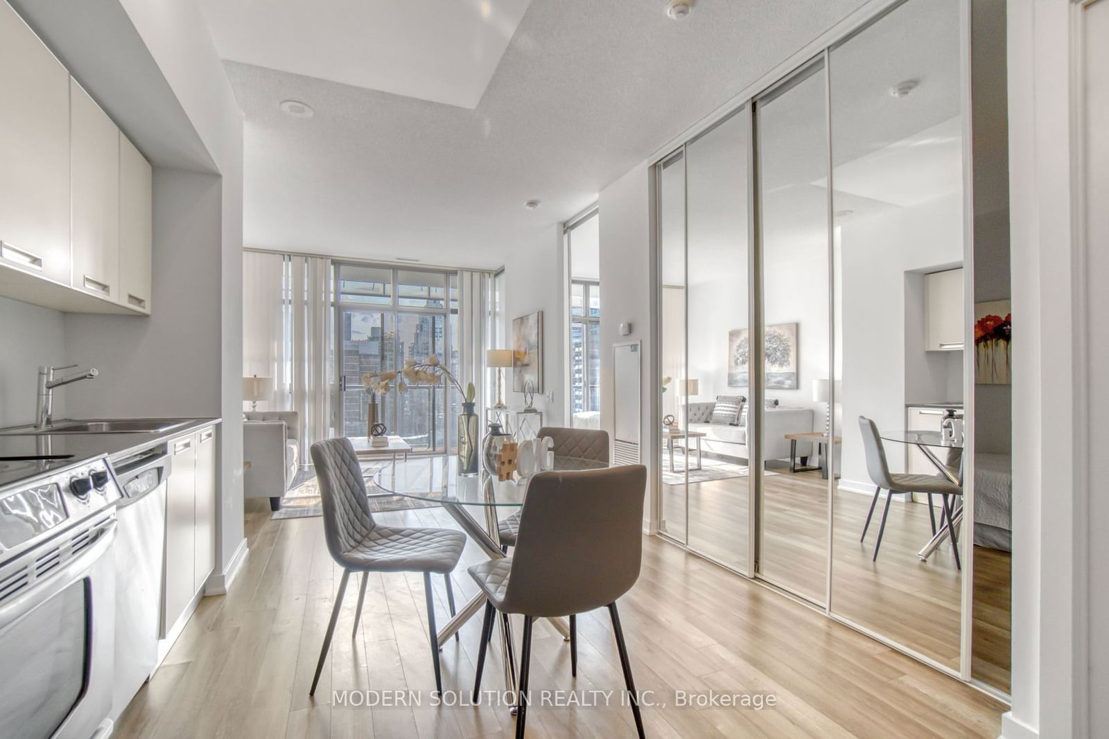 33 Charles St E, unit 1408 for sale - image #6