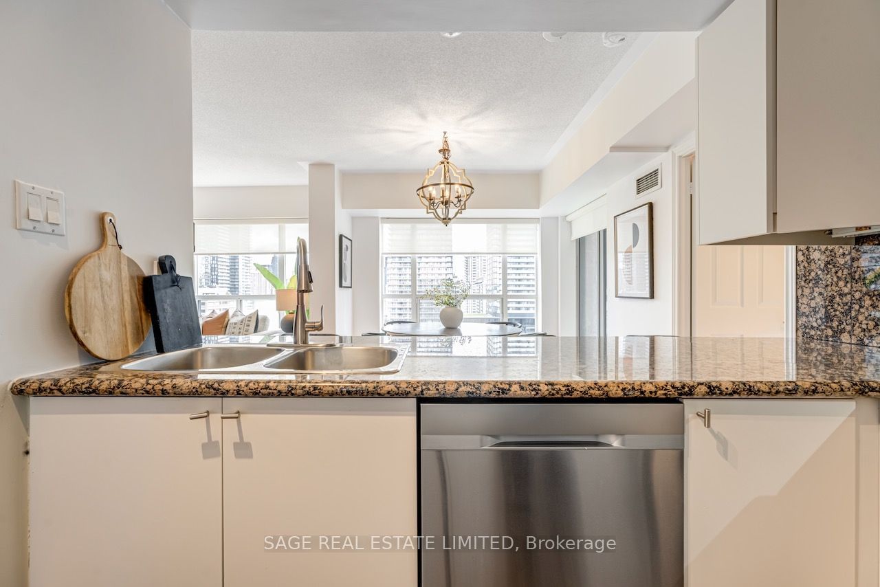 889 Bay St, unit 1612 for sale - image #17