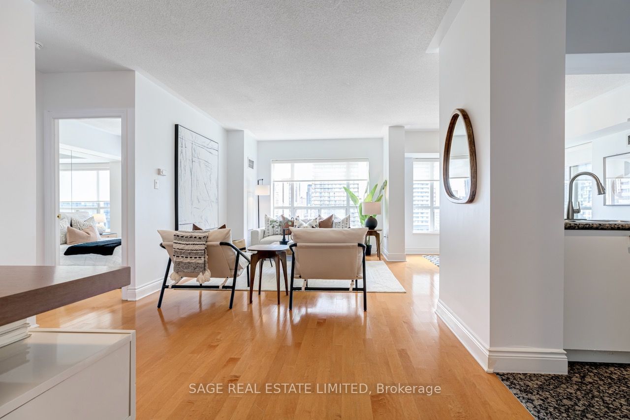 889 Bay St, unit 1612 for sale - image #5