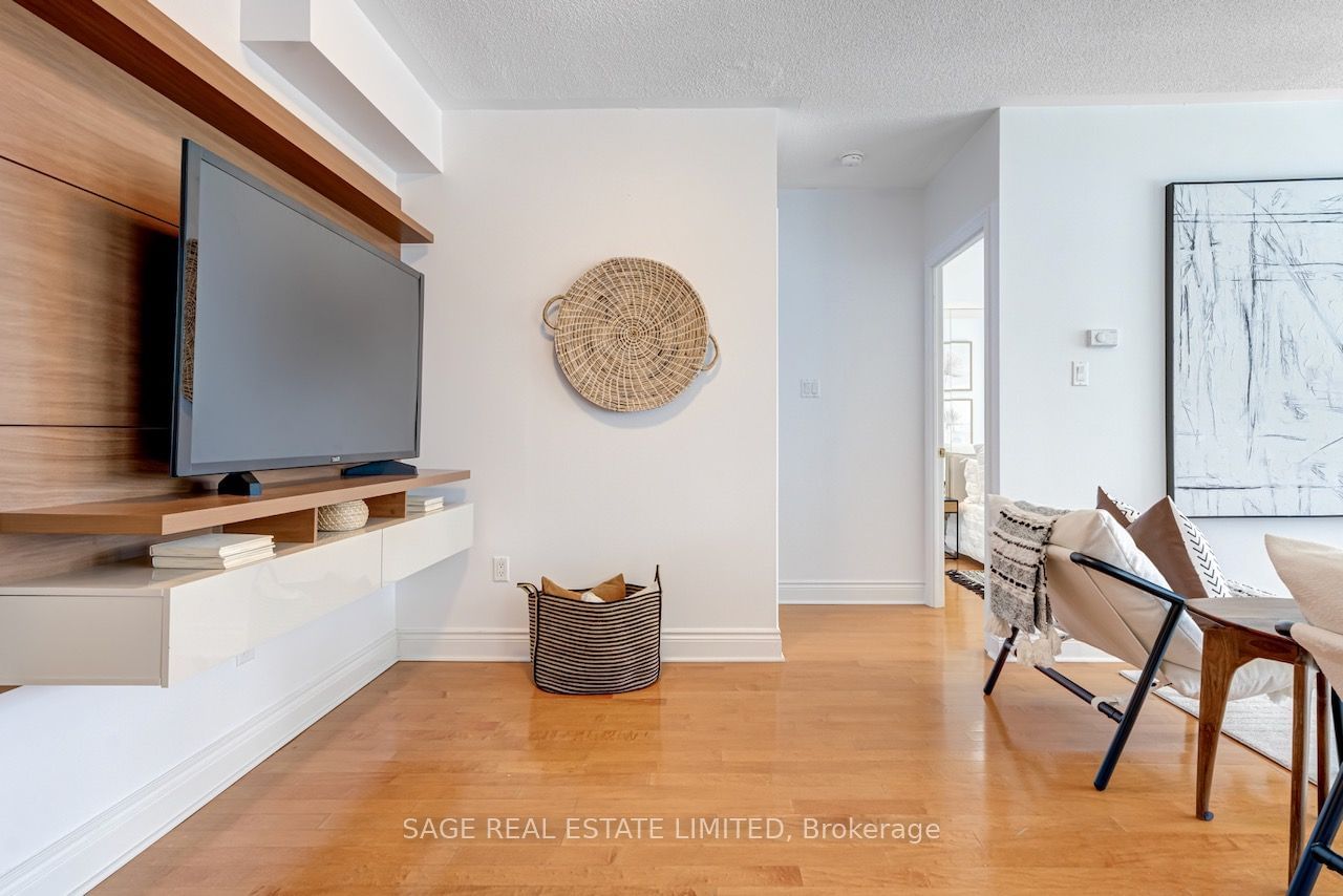 889 Bay St, unit 1612 for sale - image #8