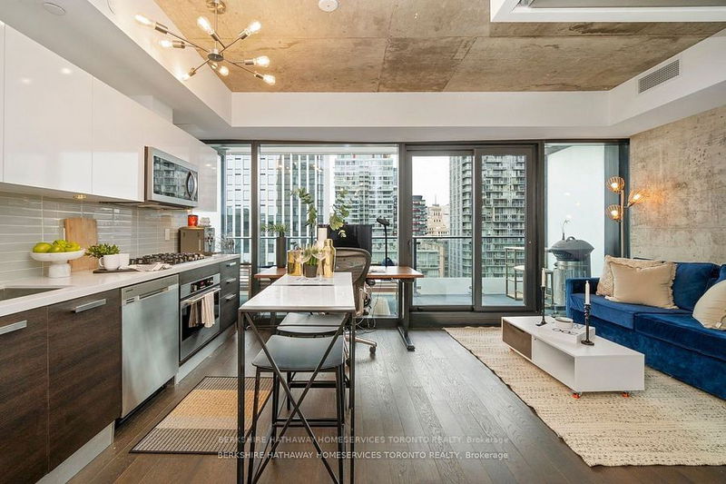 224 King St W, unit 1702 for sale - image #1