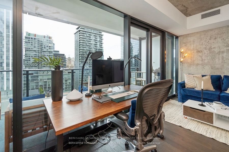 224 King St W, unit 1702 for sale - image #19