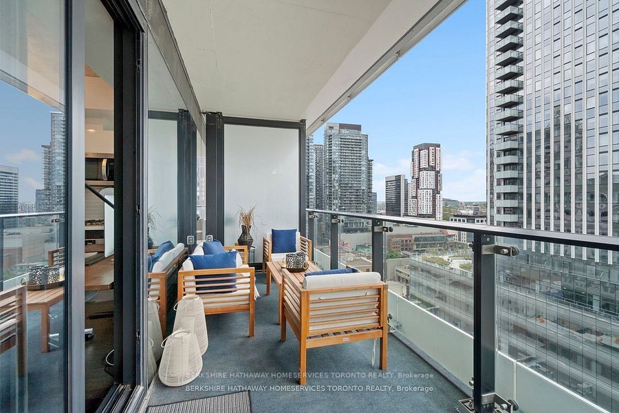 224 King St W, unit 1702 for sale - image #22